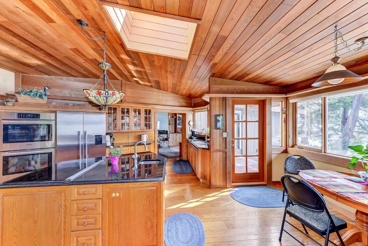 Oceanside Lodge On Saanich Inlet North Saanich Buitenkant foto